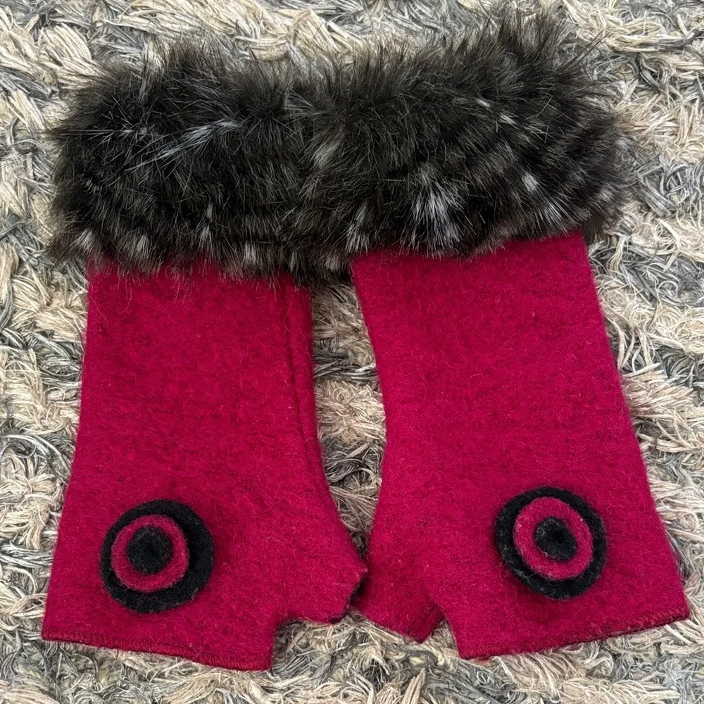 Lafenice Italian Pink Fingerless Wool Blend Gloves with Faux Fur Trim
